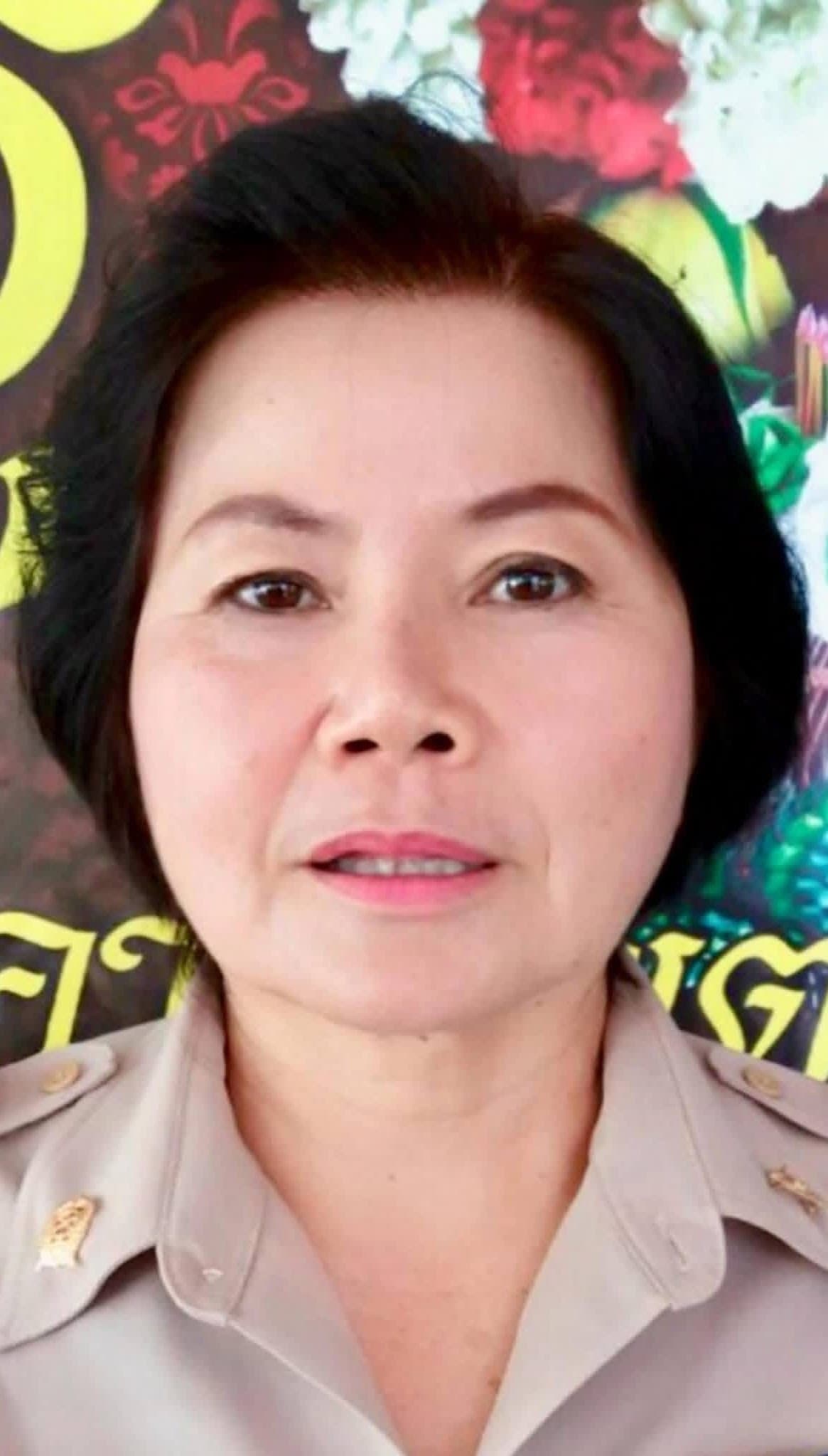 นางจรูญลักษณ์ เชื้อเมือง