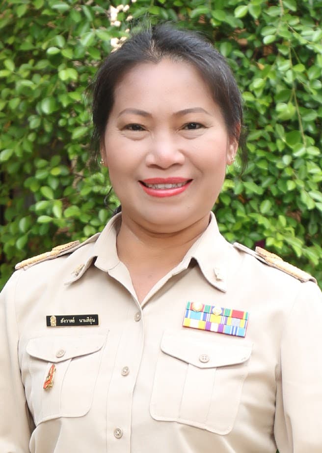 นางสังวาลย์ นามสีอุ่น