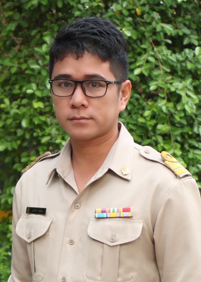 นายสุทธิรัตน์ ตันเขียว